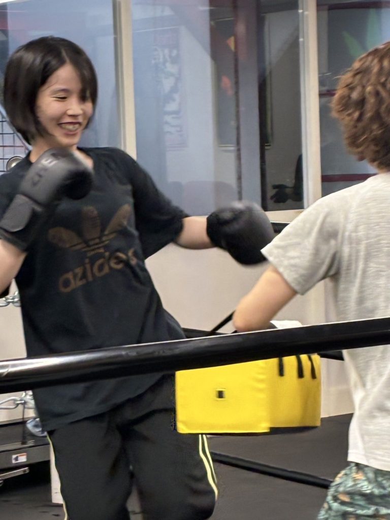 「運動したいけど、ジムはちょっと行きづらい…」「男性ばかりの空間だと恥ずかしい…」そんな女性の声から生まれたのが レディースクラス です!